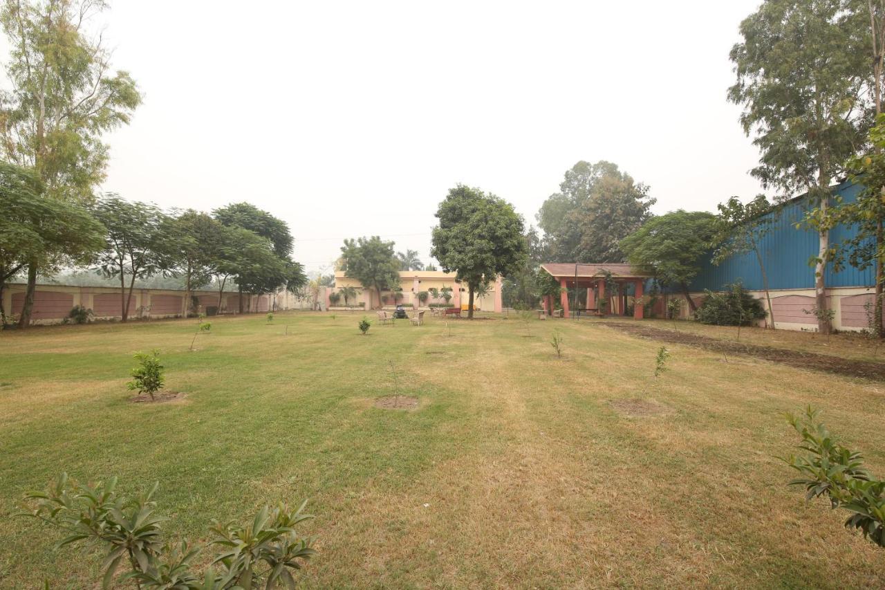 The Karnal Resort Exterior photo